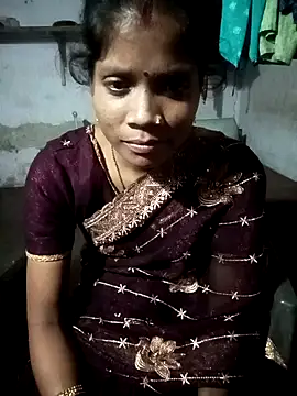 Snapshot of SEXY-MAHI4 chatting on 09.11.25 SEXY-MAHI4 online show from 09.11.25