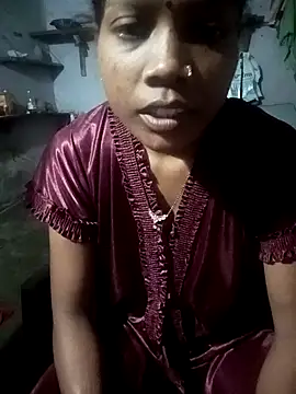 Snapshot of SEXY-MAHI4 chatting on 11.06.25 SEXY-MAHI4 online show from 11.06.25