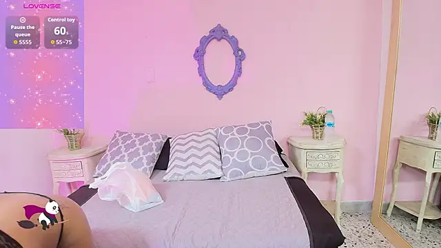 Nahomi Rivera online show from 10.10.25