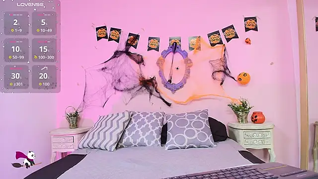 Snapshot of Nahomi_Rivera chatting on 10.30.25 Nahomi Rivera online show from 10.30.25