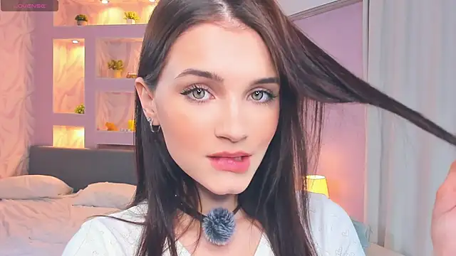 Snapshot of TeriRipka chatting on 11.18.25 TeriRipka online show from 11.18.25