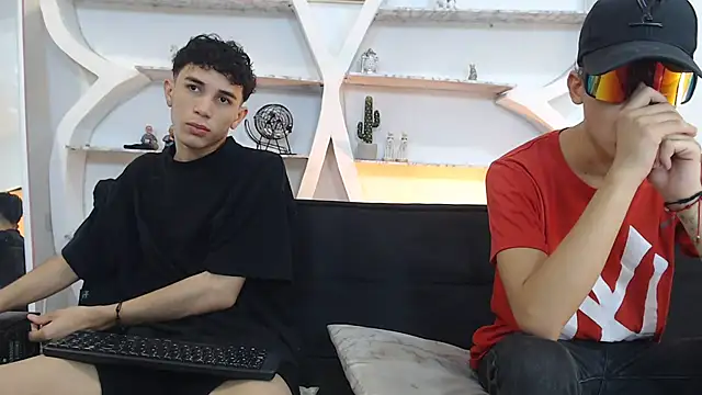 THREE GUYS HOT online show from 11.12.25