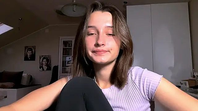 Snapshot of DarlineBrustera chatting on 10.10.25 DarlineBrustera online show from 10.10.25