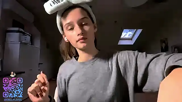 Snapshot of DarlineBrustera chatting on 10.18.25 DarlineBrustera online show from 10.18.25