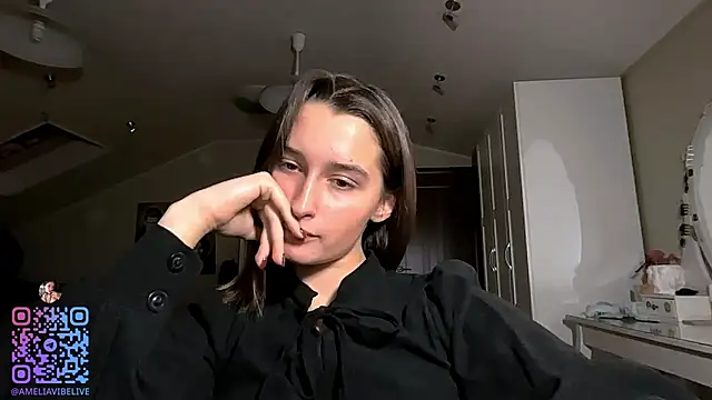 Snapshot of DarlineBrustera chatting on 10.31.25 DarlineBrustera online show from 10.31.25