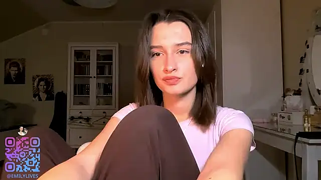 Snapshot of DarlineBrustera chatting on 11.22.25 DarlineBrustera online show from 11.22.25