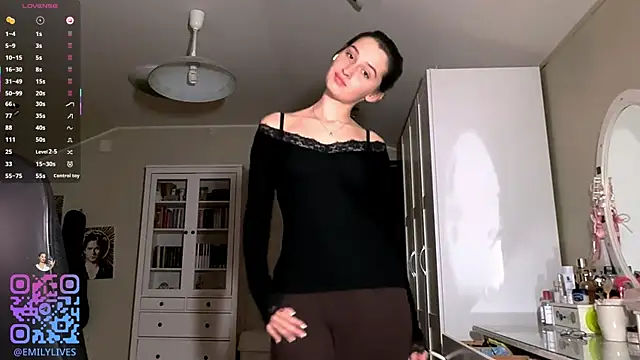 Snapshot of DarlineBrustera chatting on 04.19.26 DarlineBrustera online show from 04.19.26