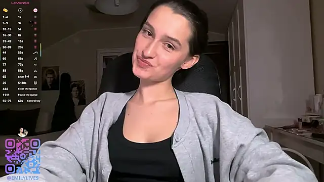 Snapshot of DarlineBrustera chatting on 04.24.26 DarlineBrustera online show from 04.24.26