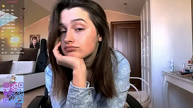 Snapshot of DarlineBrustera chatting on 04.26.26 DarlineBrustera online show from 04.26.26