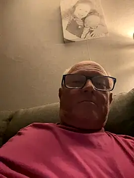 Snapshot of naughtygrandad1 chatting on 09.17.25 naughtygrandad1 online show from 09.17.25