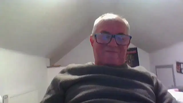 Snapshot of naughtygrandad1 chatting on 09.25.25 naughtygrandad1 online show from 09.25.25