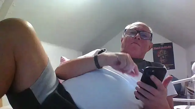Snapshot of naughtygrandad1 chatting on 09.30.25 naughtygrandad1 online show from 09.30.25