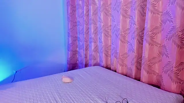 Snapshot of riley_bensongh chatting on 10.29.25 riley bensongh online show from 10.29.25