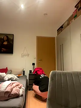 OliviaaFischer online show from 12.16.25