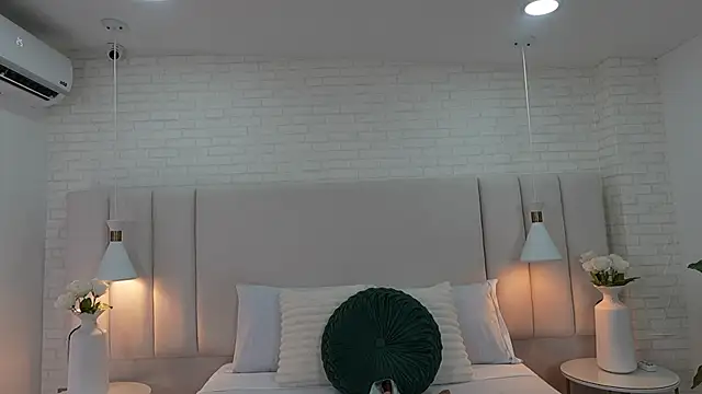 Snapshot of Lexxi_gb chatting on 06.23.26 Lexxi gb online show from 06.23.26
