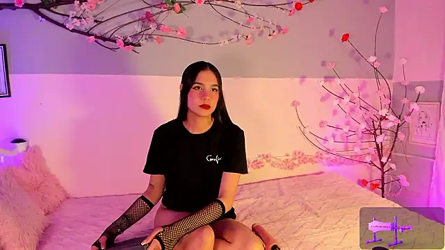 Snapshot of Emmiicute chatting on 02.12.26 Emmiicute online show from 02.12.26