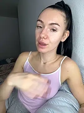 Snapshot of karrr__aaa chatting on 11.17.25 karrr aaa online show from 11.17.25