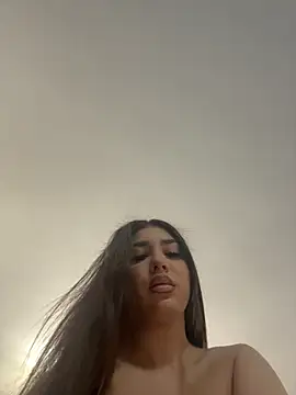 Snapshot of amaaray chatting on 11.21.25 amaaray online show from 11.21.25