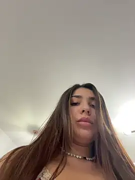 Snapshot of amaaray chatting on 11.29.25 amaaray online show from 11.29.25