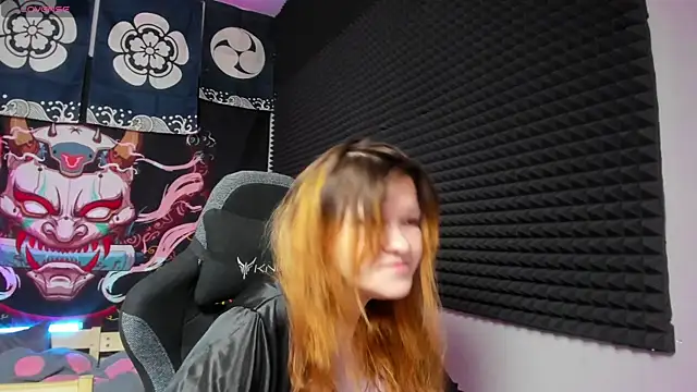 Nora lovvvv online show from 10.25.25