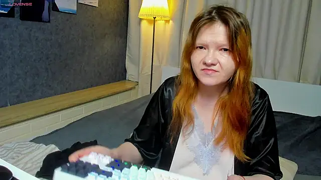 Nora lovvvv online show from 11.24.25