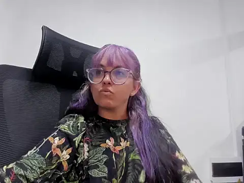 Snapshot of dalila_macherano1 chatting on 09.08.25 dalila macherano1 online show from 09.08.25