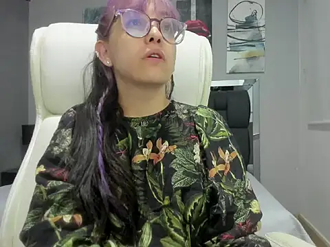 Snapshot of dalila_macherano1 chatting on 09.09.25 dalila macherano1 online show from 09.09.25