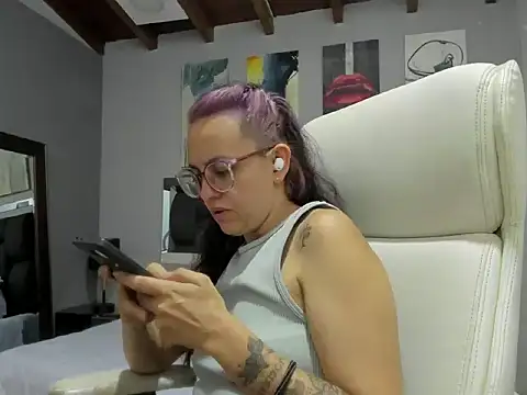 Snapshot of dalila_macherano1 chatting on 09.09.25 dalila macherano1 online show from 09.09.25