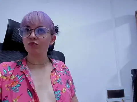 Snapshot of dalila_macherano1 chatting on 09.15.25 dalila macherano1 online show from 09.15.25