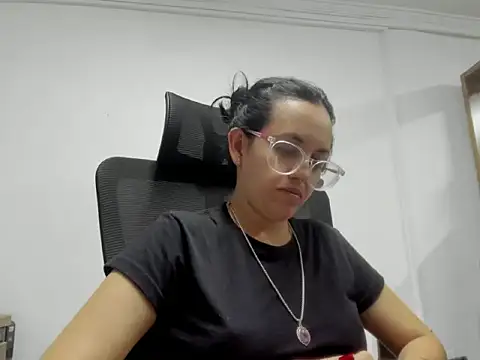 Snapshot of dalila_macherano1 chatting on 10.03.25 dalila macherano1 online show from 10.03.25