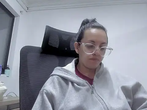 Snapshot of dalila_macherano1 chatting on 10.10.25 dalila macherano1 online show from 10.10.25