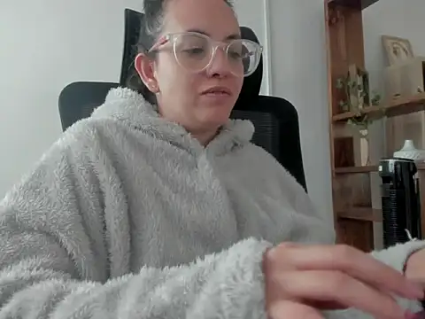 Snapshot of dalila_macherano1 chatting on 10.12.25 dalila macherano1 online show from 10.12.25