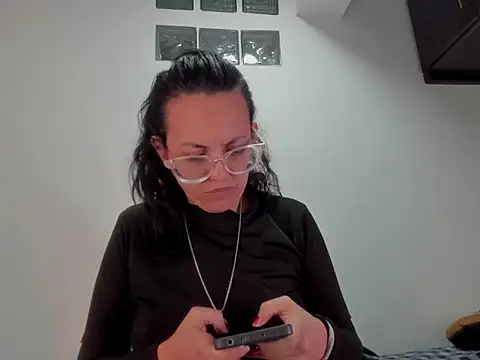 Snapshot of dalila_macherano1 chatting on 10.16.25 dalila macherano1 online show from 10.16.25