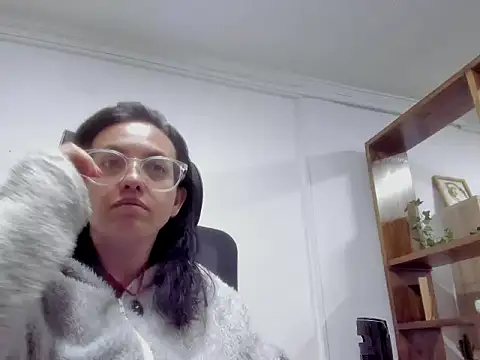 Snapshot of dalila_macherano1 chatting on 10.17.25 dalila macherano1 online show from 10.17.25