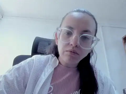 Snapshot of dalila_macherano1 chatting on 10.19.25 dalila macherano1 online show from 10.19.25