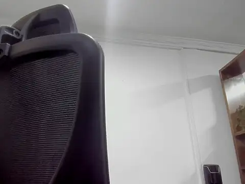 Snapshot of dalila_macherano1 chatting on 10.30.25 dalila macherano1 online show from 10.30.25