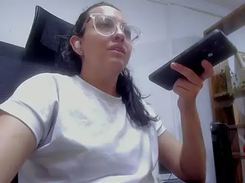 Snapshot of dalila_macherano1 chatting on 11.12.25 dalila macherano1 online show from 11.12.25