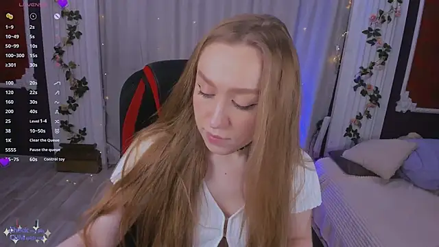 Snapshot of -Seava chatting on 09.18.25 -Seava online show from 09.18.25