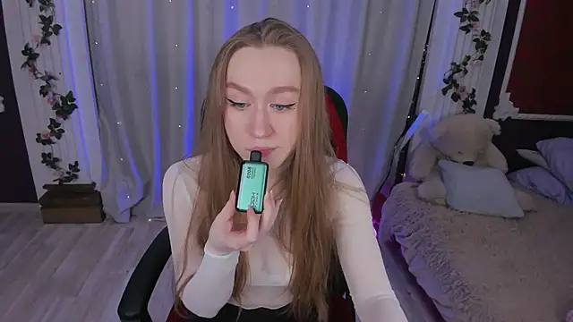 Snapshot of -Seava chatting on 10.18.25 -Seava online show from 10.18.25