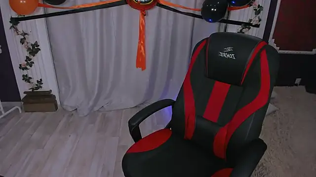 Snapshot of -Seava chatting on 10.24.25 -Seava online show from 10.24.25