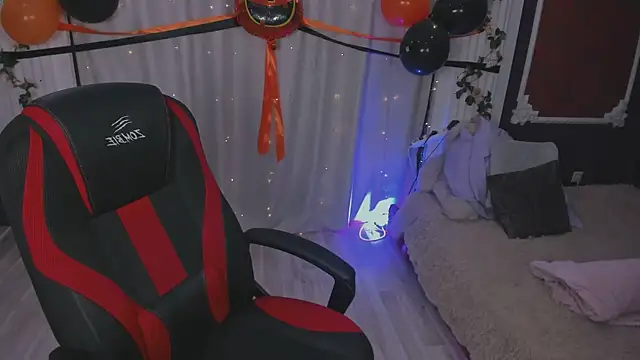 Snapshot of -Seava chatting on 10.29.25 -Seava online show from 10.29.25