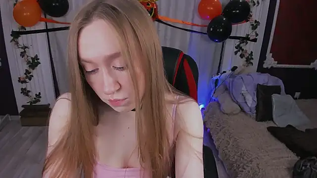 Snapshot of -Seava chatting on 11.02.25 -Seava online show from 11.02.25