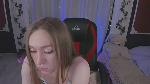 Snapshot of -Seava chatting on 11.24.25 -Seava online show from 11.24.25