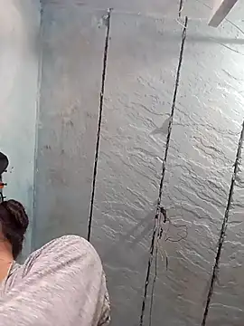 Snapshot of PoojaPleasure chatting on 11.05.25 PoojaPleasure online show from 11.05.25