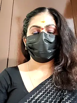 Snapshot of Sweetie_swetha37 chatting on 09.15.25 Sweetie swetha37 online show from 09.15.25