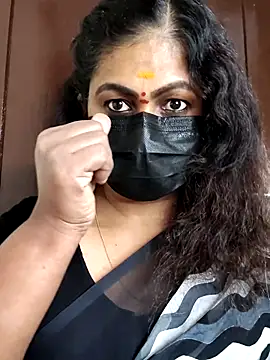 Snapshot of Sweetie_swetha37 chatting on 09.22.25 Sweetie swetha37 online show from 09.22.25