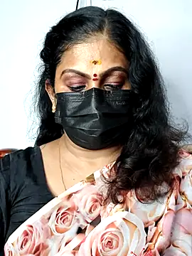 Snapshot of Sweetie_swetha37 chatting on 10.17.25 Sweetie swetha37 online show from 10.17.25