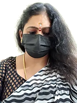 Snapshot of Sweetie_swetha37 chatting on 11.15.25 Sweetie swetha37 online show from 11.15.25