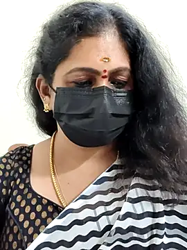 Snapshot of Sweetie_swetha37 chatting on 11.15.25 Sweetie swetha37 online show from 11.15.25