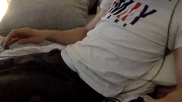 Snapshot of Breezydicksn chatting on 11.04.25 Breezydicksn online show from 11.04.25